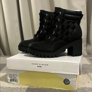 Never Worn Marc Fisher Black Girls Boots size:1c